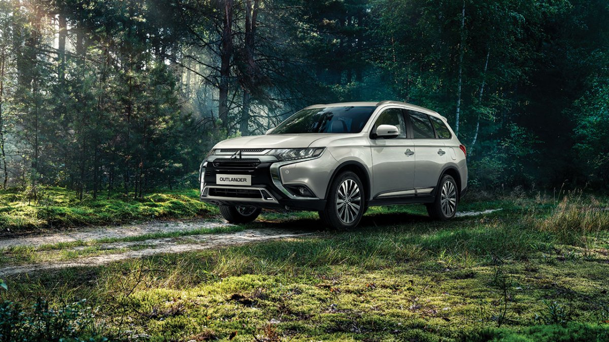 Первое место по традиции занимает Mitsubishi Outlander